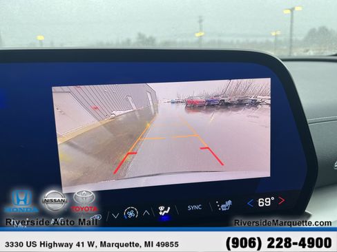 Used 2025 Chevrolet Traverse LT image 23