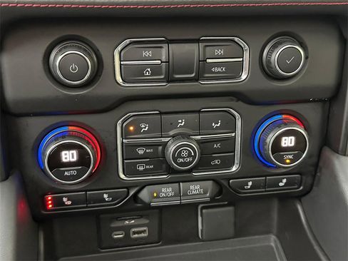 Used 2021 Chevrolet Suburban RST w/ Luxury Package image 30