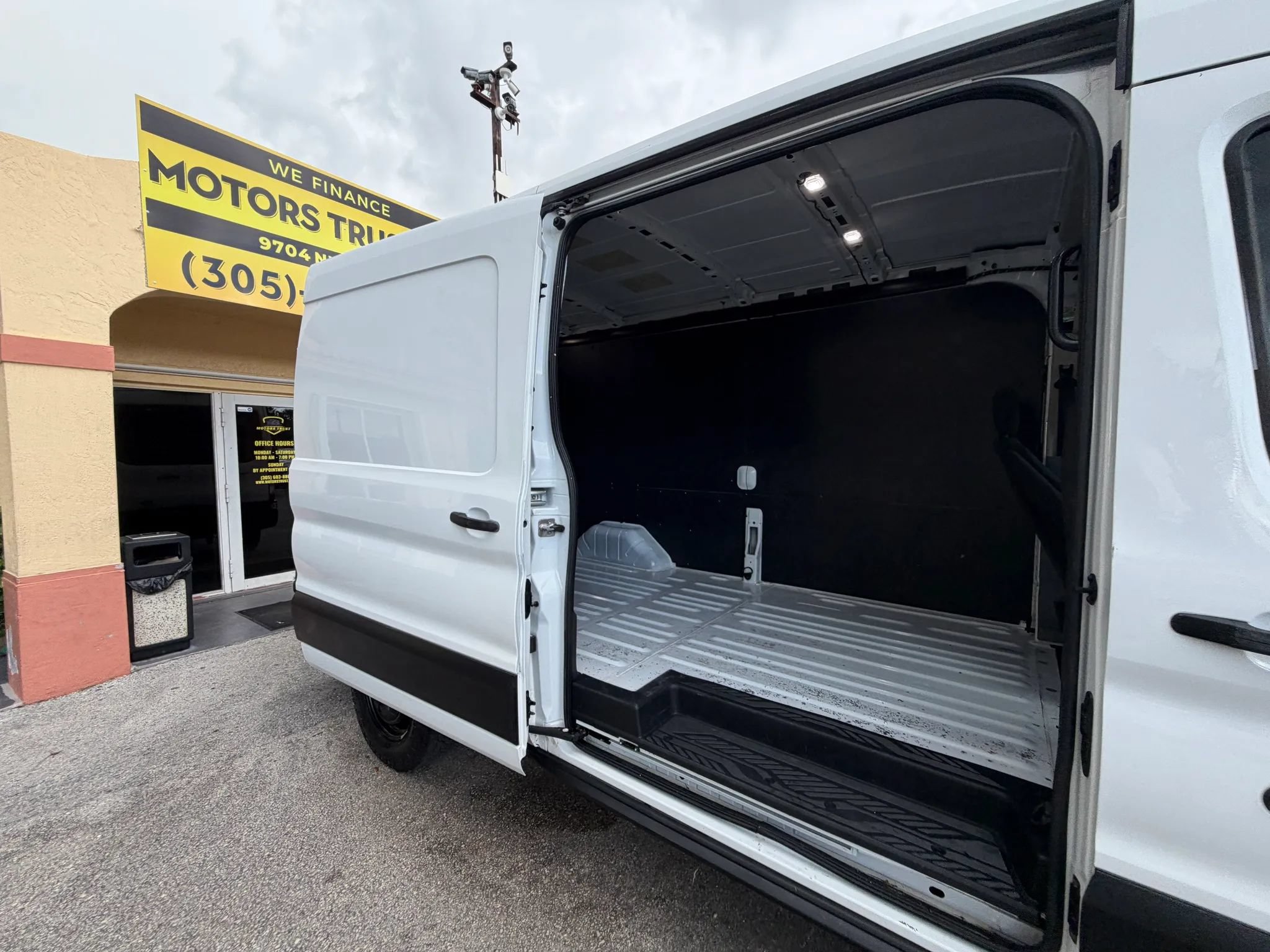 Used 2019 Ford Transit 250 148 Medium Roof w/ Interior Upgrade Package RWD image 8