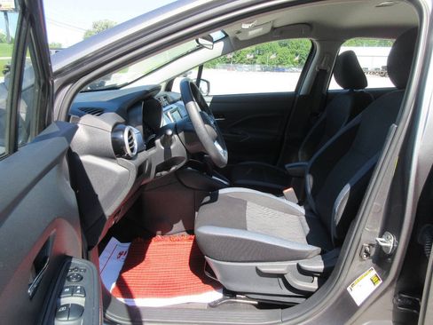 Used 2025 Nissan Versa SV FWD image 13