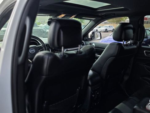 Used 2019 Jeep Grand Cherokee Altitude RWD image 18