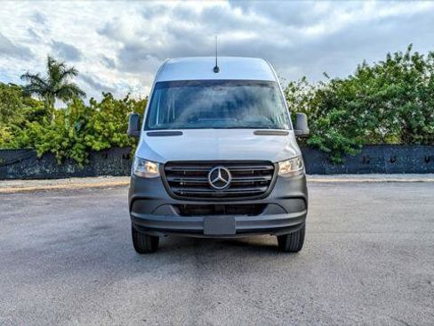 Used 2019 Mercedes-Benz Sprinter 2500 w/ Driver Convenience Package image 12