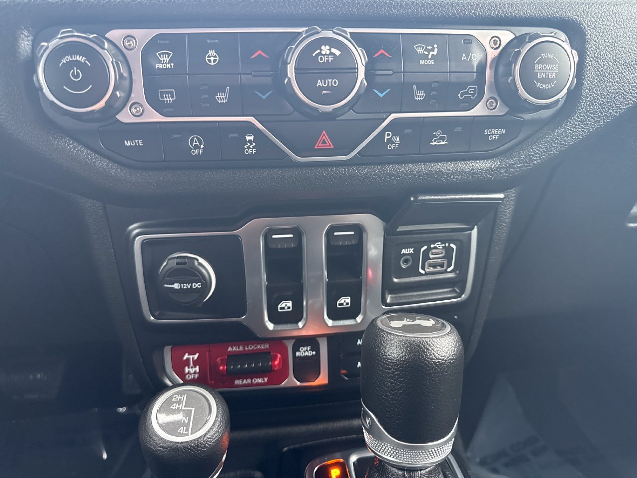 Used 2025 Jeep Wrangler Sport AWD/4WD image 19