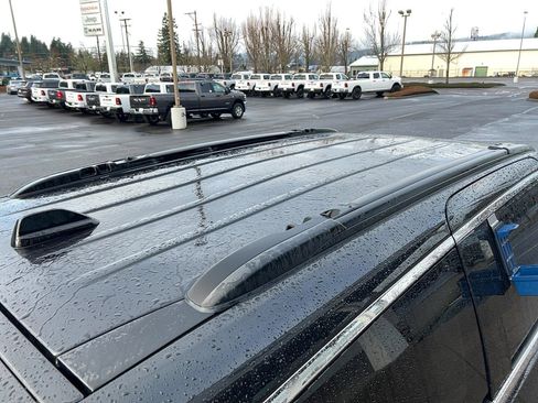 Used 2022 Chrysler Pacifica Touring-L image 11