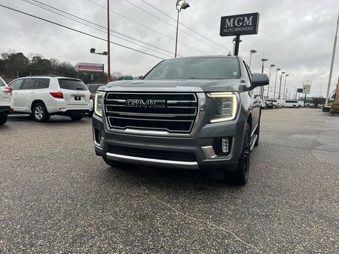 Used 2022 GMC Yukon SLT w/ SLT Premium Package image 9