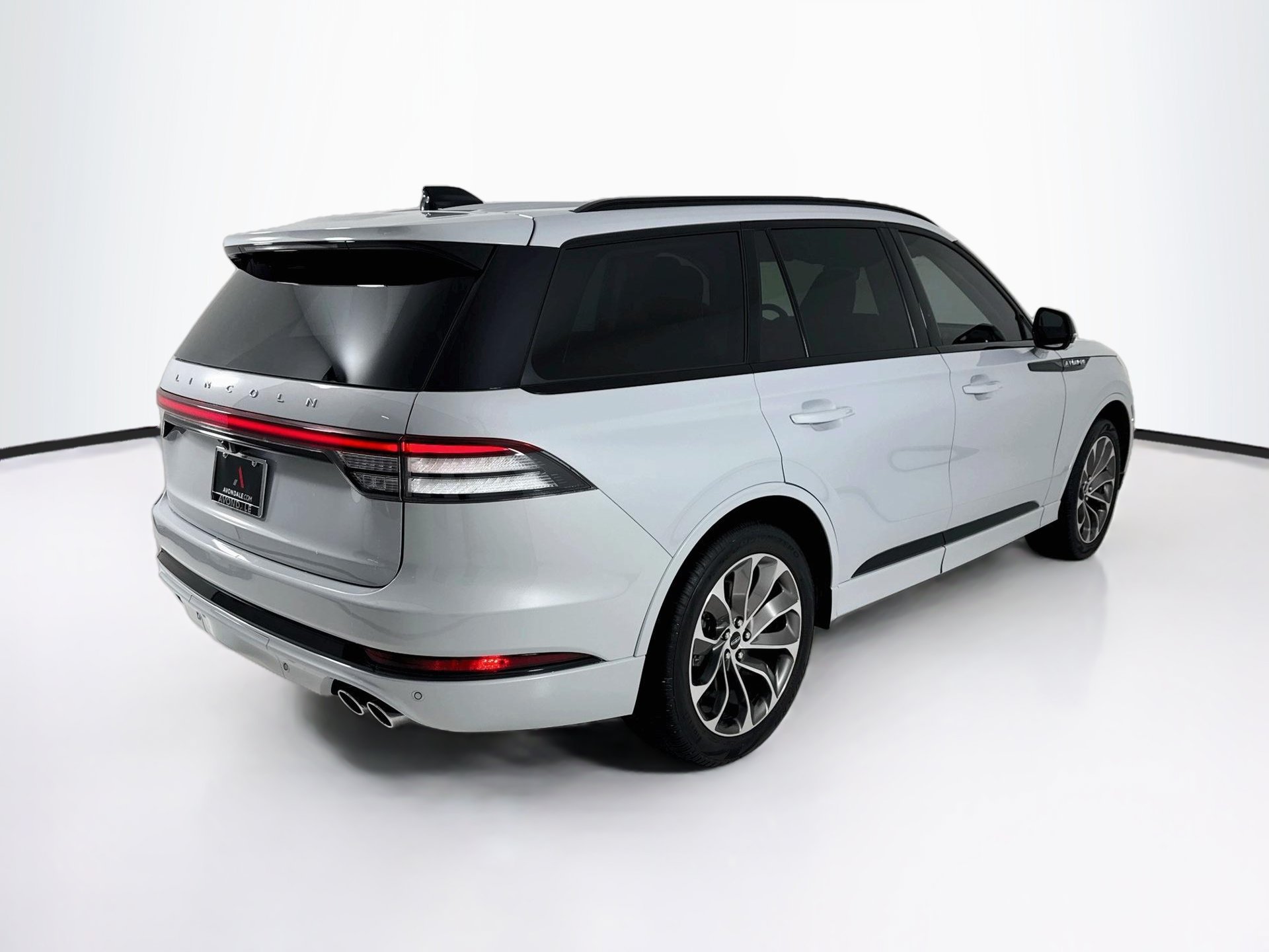 Used 2025 Lincoln Aviator AWD w/ Jet Appearance Package image 8