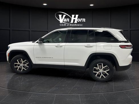 Used 2025 Jeep Grand Cherokee Limited w/ Luxury Tech Group II AWD/4WD image 4