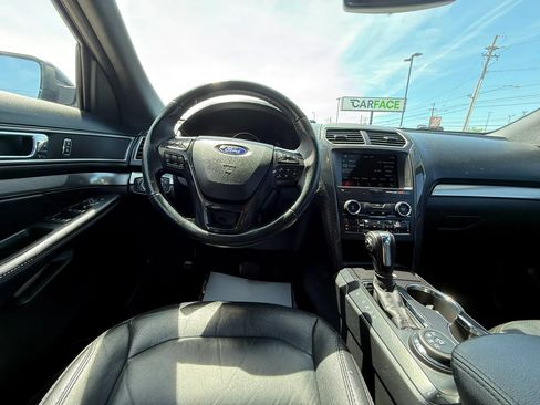Used 2018 Ford Explorer XLT w/ Equipment Group 202A AWD/4WD image 27
