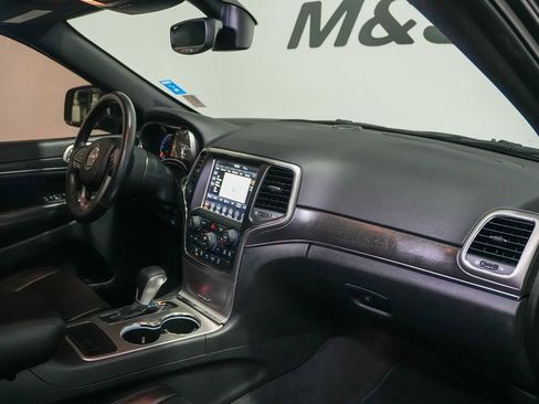 Used 2018 Jeep Grand Cherokee Limited w/ Luxury Group II RWD image 24