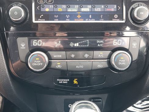 Used 2018 Nissan Rogue SL FWD image 15