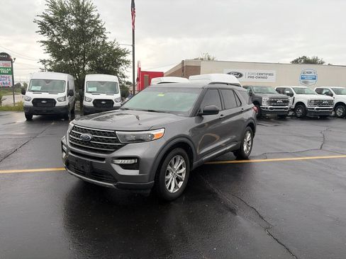 Used 2021 Ford Explorer XLT w/ Equipment Group 202A AWD/4WD image 1