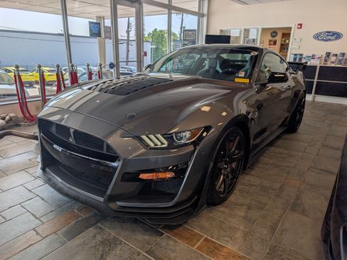 Certified 2021 Ford Mustang Shelby GT500 w/ Carbon Fiber Track Pack RWD image 2