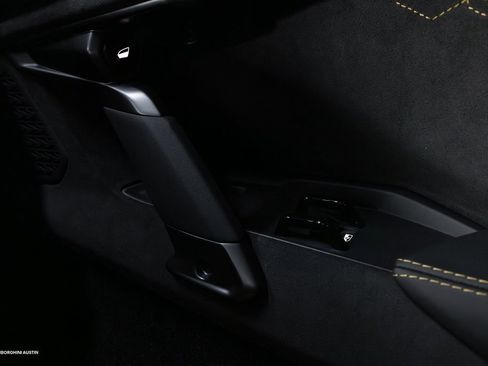 Used 2025 Lamborghini Revuelto image 40