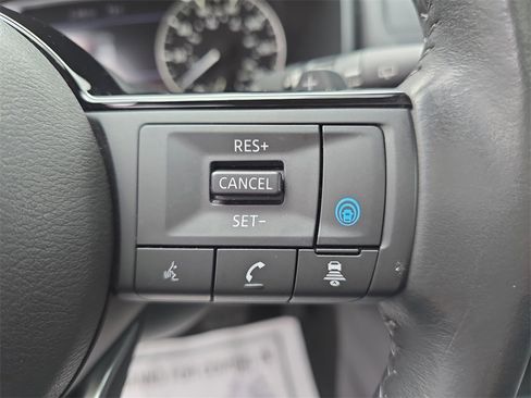 Used 2022 Nissan Rogue SV w/ SV Premium Package image 18