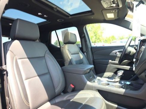 Used 2023 Chevrolet Traverse LT w/ LT Premium Package AWD/4WD image 17