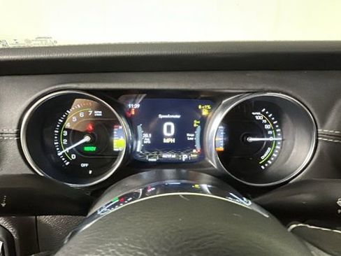 Used 2023 Jeep Wrangler Unlimited Sahara w/ Cold Weather Group AWD/4WD image 17