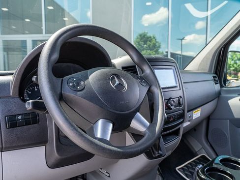 Used 2017 Mercedes-Benz Sprinter 2500 image 22