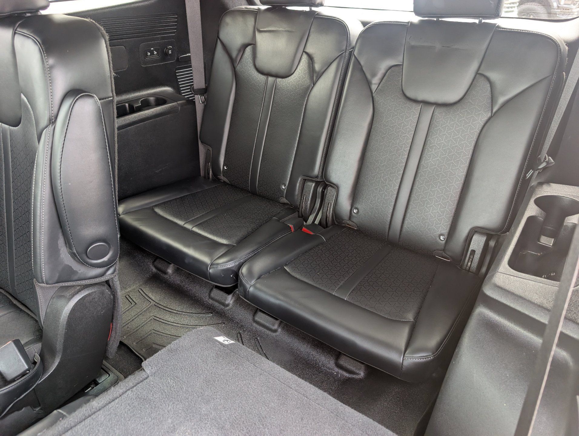 Used 2023 Kia Sorento EX AWD/4WD image 16