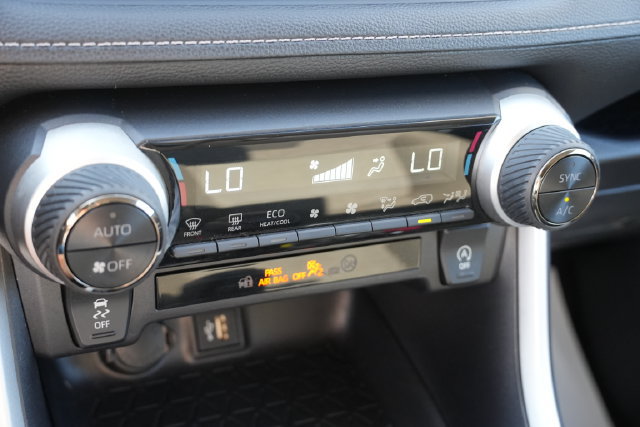Used 2025 Toyota RAV4 XLE FWD image 34