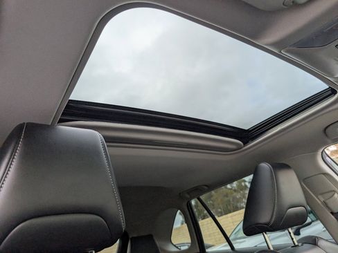 Used 2023 Toyota RAV4 XLE Premium image 3