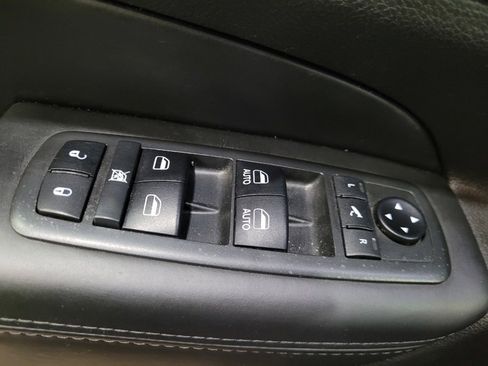 Used 2018 Jeep Grand Cherokee Overland AWD/4WD image 27