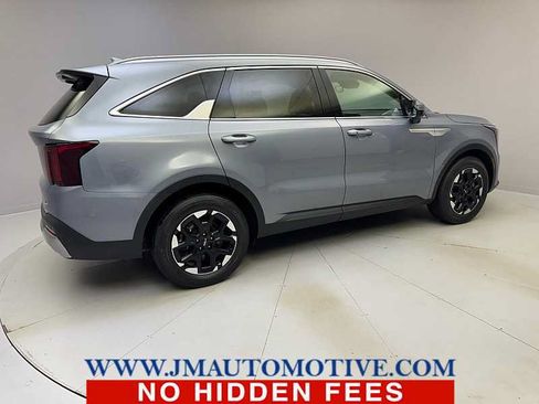 Used 2024 Kia Sorento S FWD image 5