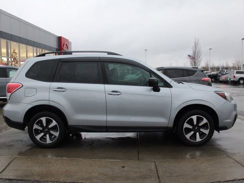 Used 2018 Subaru Forester 2.5i w/ Alloy Wheel Package image 6