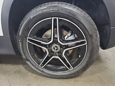 Used 2026 Mercedes-Benz GLB 250 image 33