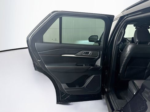 Used 2025 Ford Explorer ST-Line w/ ST-Line Street Pack AWD/4WD image 27