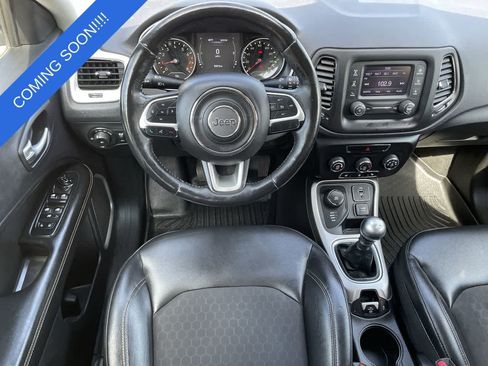 Used 2018 Jeep Compass Latitude w/ Cold Weather Group AWD/4WD image 11