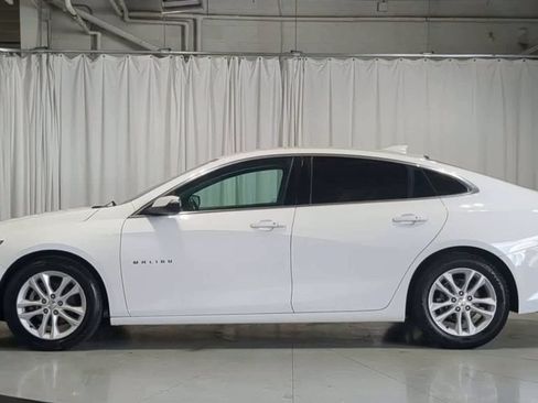 Used 2017 Chevrolet Malibu LT w/ Leather Package FWD image 6