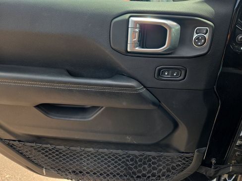 Used 2021 Jeep Gladiator Overland AWD/4WD image 18