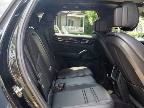 Used 2023 Porsche Cayenne AWD/4WD image 28