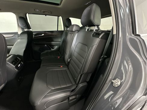 Used 2025 Volkswagen Atlas SEL image 27