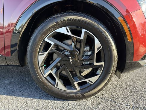 Used 2025 Kia Sportage SX image 12