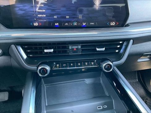Certified 2025 Chevrolet Suburban LS AWD/4WD image 17