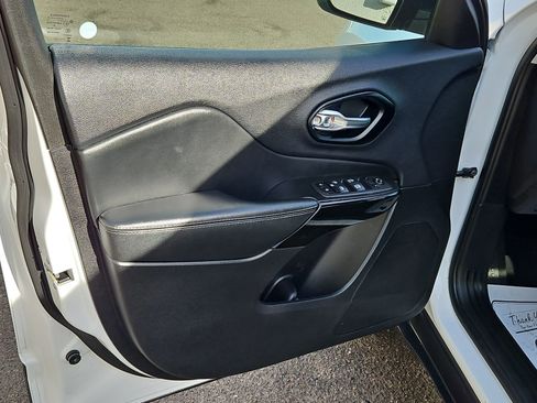 Used 2023 Jeep Cherokee Altitude Lux image 13