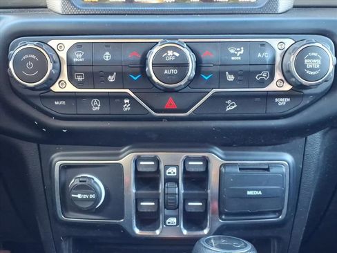 Used 2020 Jeep Wrangler Unlimited Sahara image 23