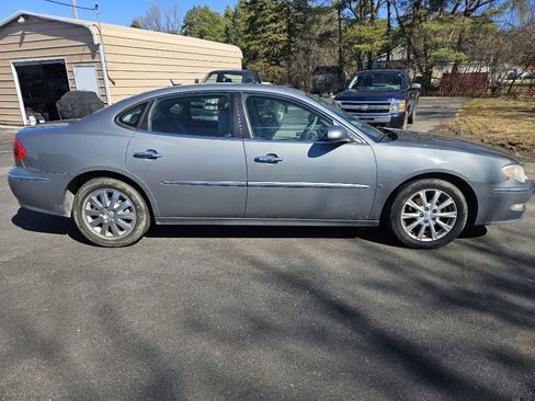 Used 2009 Buick LaCrosse CXL w/ Driver Confidence Package FWD image 5