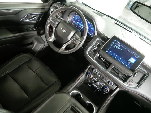 Used 2022 Chevrolet Suburban RST w/ Luxury Package AWD/4WD image 9