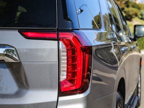 Used 2022 GMC Yukon SLT w/ SLT Premium Package image 15