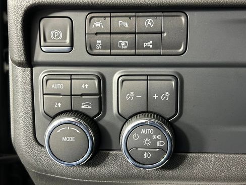 Used 2025 Chevrolet Tahoe RST w/ Comfort Package AWD/4WD image 32