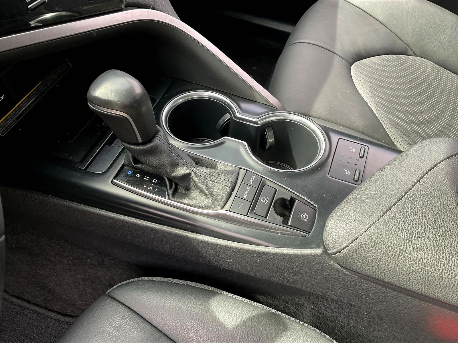 Used 2020 Toyota Camry XSE FWD image 18