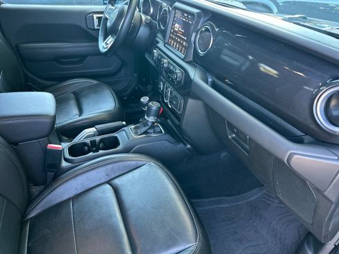 Used 2022 Jeep Wrangler Unlimited Sahara AWD/4WD image 16