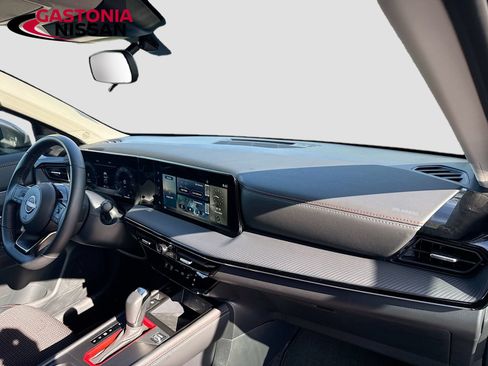 Used 2025 Nissan Kicks SR FWD image 36