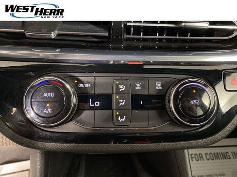 Used 2025 Buick Envista Sport Touring w/ Convenience II Package FWD image 5