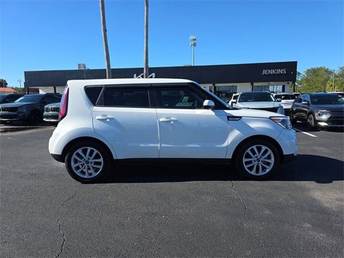 Used 2017 Kia Soul + image 2