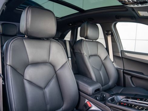 New 2026 Porsche Macan image 27