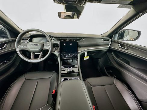 New 2025 Jeep Grand Cherokee Limited image 16