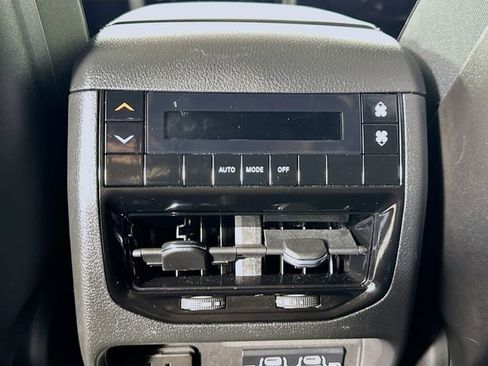 Used 2024 Jeep Grand Cherokee L Altitude image 29